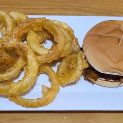 Huddle Cafe - Special that day BBQ Pulled Pork with onion rings