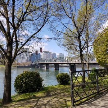 Hawthorne Bridge - Base of south east side of bridge - Landmarks & Historical Buildings Near Me - Portland, Oregon Hawthorne Bridge - Base of south east side of bridge - Landmarks & Historical Buildings Near Me - Portland, Oregon