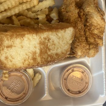 Raising Cane's Chicken Fingers - Raising cane combo- good - Chicken Shop Near Me - Brookfield, Wisconsin