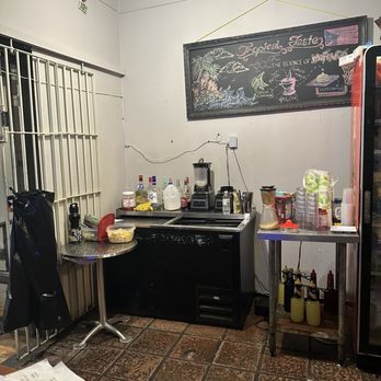 Tropical Taste Restaurant - Jose's little bar!! - Puerto Rican Near Me - San Juan, Puerto Rico