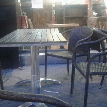 Potbelly - Filthy patio tables - Sandwiches Near Me - Chicago, Illinois