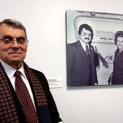 Pan Am Museum Foundation - Former Pan Am-er sees himself!