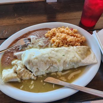 El Jarocho Mexican Restaurant - Green Chile Burrito - New Mexican Cuisine Near Me - Astoria, Oregon