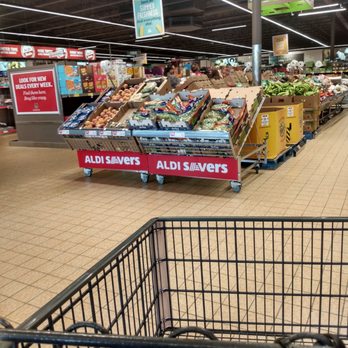ALDI - a shopping cart in a grocery store - Grocery Near Me - Lansing, Kansas