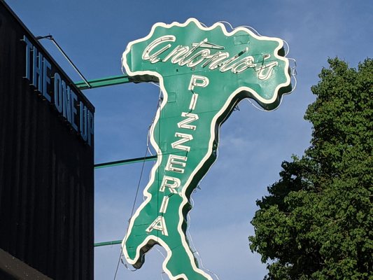 Antonio's Pizzeria and Italian Restaurant by null