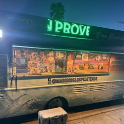 Mariscos Los Peloteros - The truck
