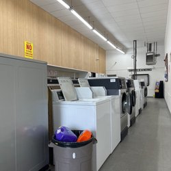 Chippewa Plaza Laundromat & Drycleaners - Just a pic of the inside