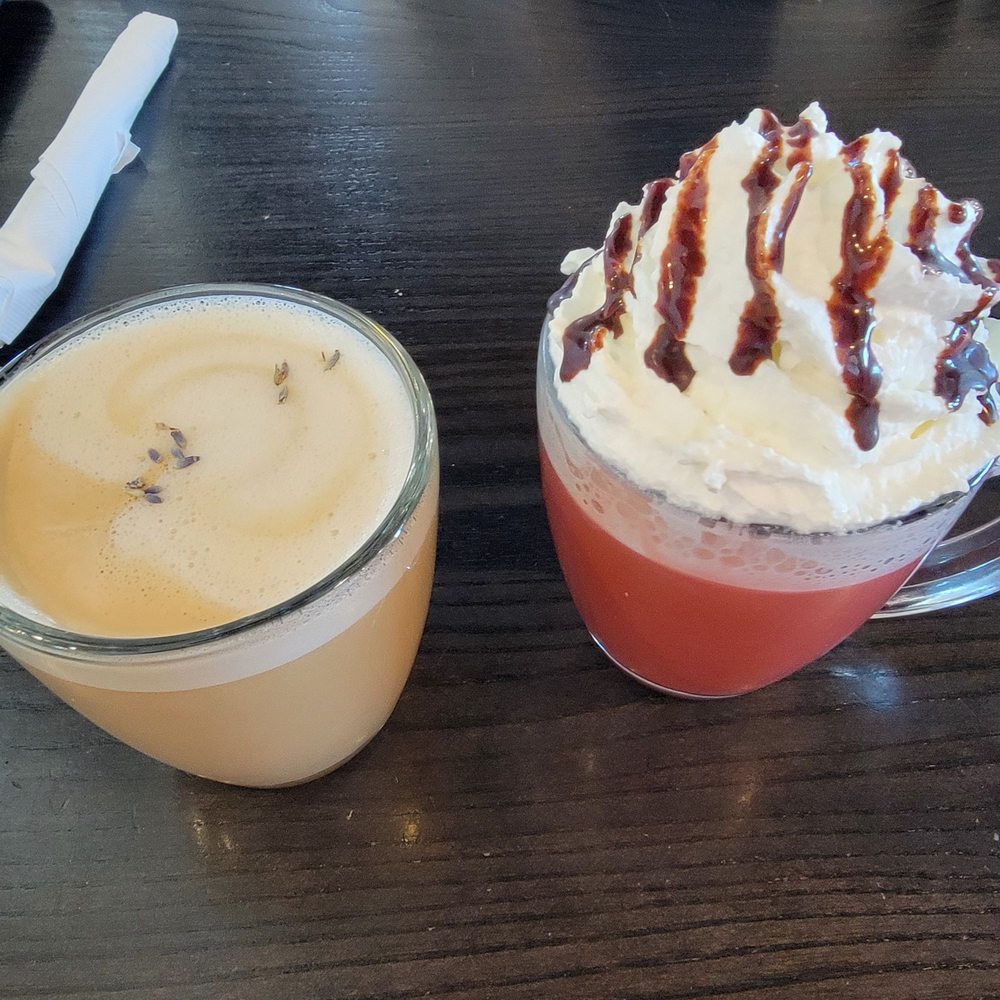 Le Peep - Aksarben Pointe - Lavender latter and a red velvet latte - Breakfast & Brunch Near Me - Omaha, Nebraska Le Peep - Aksarben Pointe - Lavender latter and a red velvet latte - Breakfast & Brunch Near Me - Omaha, Nebraska