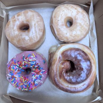Good Town Doughnuts - Glaze, Glaze, White Chocokare Sprinkles, Cinnamon Roll - Donuts Near Me - Costa Mesa, California Good Town Doughnuts - Glaze, Glaze, White Chocokare Sprinkles, Cinnamon Roll - Donuts Near Me - Costa Mesa, California