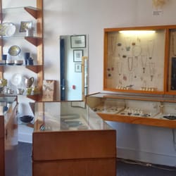 Freehand Gallery - Interesting pottery pieces, unique jewelry items in massive wall cases, pricey finds..