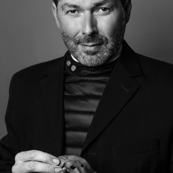 Robert Freund - Das Portrait Foto von Robert Freund, Fotograf in Düsseldorf. This is the portrait from photographer Robert Freund in Dusseldorf, Germany - Advertising Near Me - Dusseldorf, NW Robert Freund - Das Portrait Foto von Robert Freund, Fotograf in Düsseldorf. This is the portrait from photographer Robert Freund in Dusseldorf, Germany - Advertising Near Me - Dusseldorf, NW
