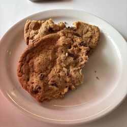 Holly Cafe - Fantastic chocolate chip cookies!!