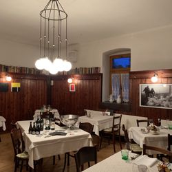 Gasthof Zum Lustigen - One of many dining room areas