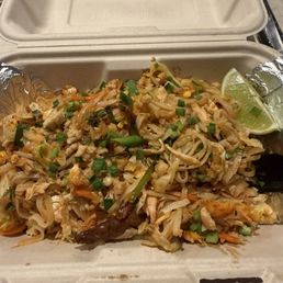 Pad Thai with chicken Pad Thai with chicken