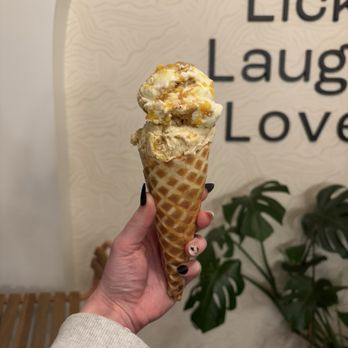 Banter Ice Cream - macadamia nut apricot swirl on top, burnt honey cornbread cookie on bottom - Ice Cream & Frozen Yogurt Near Me - Chilliwack, British Columbia