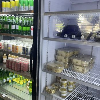 Nonna Mercato - Refrigerator with grab and go items - Bakeries Near Me - Long Beach, California Nonna Mercato - Refrigerator with grab and go items - Bakeries Near Me - Long Beach, California