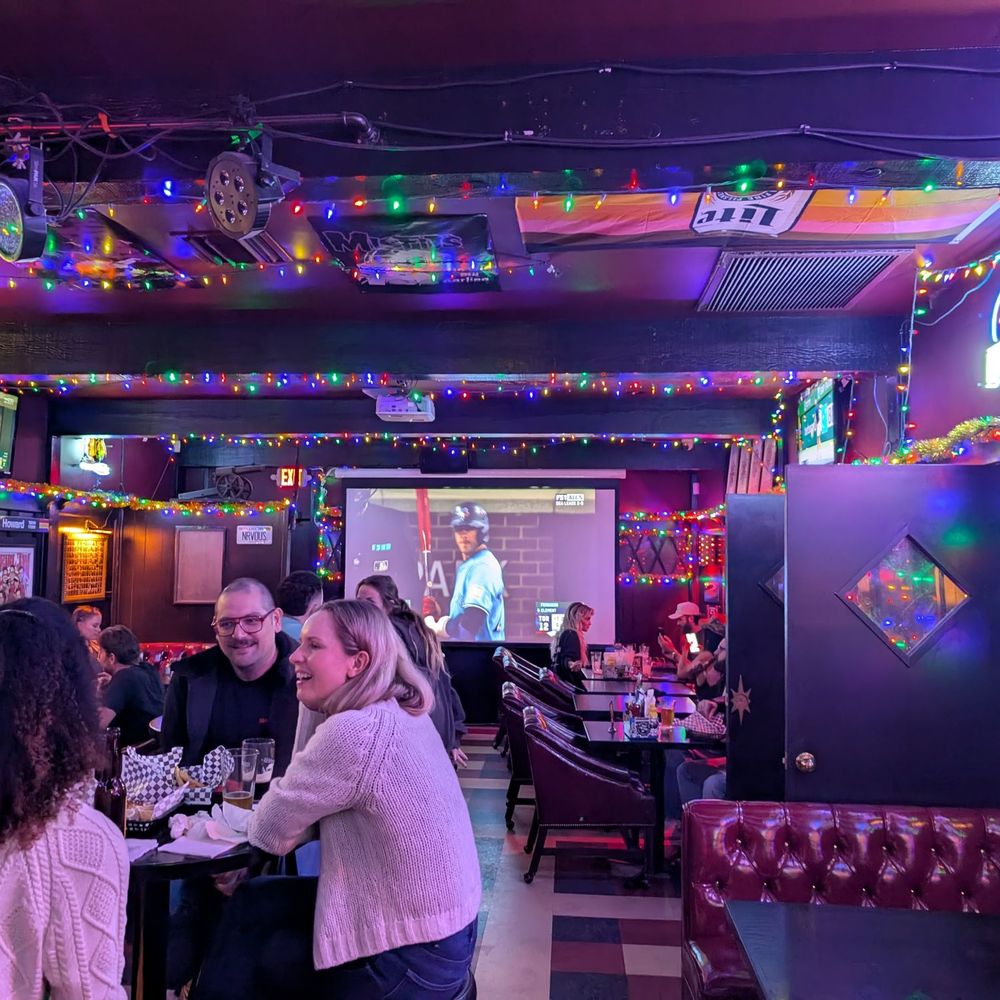 Tiny's Hi-Dive - Inside - Dive Bars Near Me - Los Angeles, California Tiny's Hi-Dive - Inside - Dive Bars Near Me - Los Angeles, California