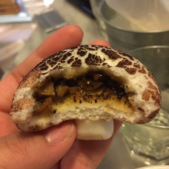 唐宮小聚 - They famous black truffle mushroom bun. So cute and so tasty - Dim Sum Near Me - Hong Kong, HK 唐宮小聚 - They famous black truffle mushroom bun. So cute and so tasty - Dim Sum Near Me - Hong Kong, HK