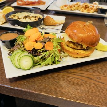 Bentley's on Bedford - American Near Me - Lynchburg, Virginia