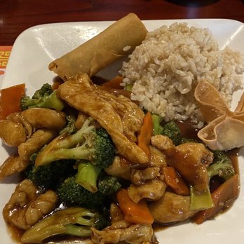 Wei wok - Beef and Broccoli Lunch (substituted chicken for beef), with Brown Rice - Chinese Near Me - Gilbert, Arizona Wei wok - Beef and Broccoli Lunch (substituted chicken for beef), with Brown Rice - Chinese Near Me - Gilbert, Arizona