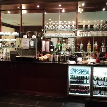 LuxxLounge - Full bar at 6 am - Airport Lounges Near Me LuxxLounge - Full bar at 6 am - Airport Lounges Near Me