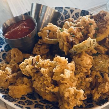 The Hampton Social - Atlanta - This is the calamari I think I enjoyed calamari more than anything. It was fried really good, but it didn't have enough seasoning on it. - New American Near Me - Atlanta, Georgia The Hampton Social - Atlanta - This is the calamari I think I enjoyed calamari more than anything. It was fried really good, but it didn't have enough seasoning on it. - New American Near Me - Atlanta, Georgia