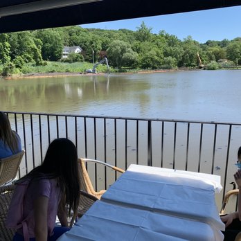 Gatsby's Landing - Outdoor dining - New American Near Me - Roslyn, New York
