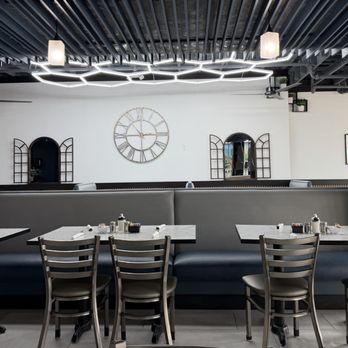 Royal Eats - Seating 1 - Breakfast & Brunch Near Me - Royal Oak, Michigan