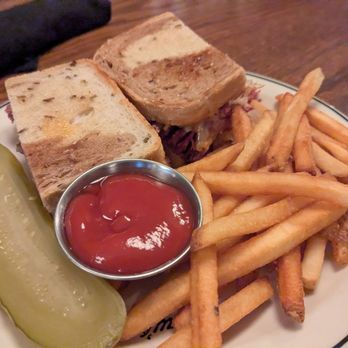 Murray's Tavern - Reuben - American Near Me - Austin, Texas