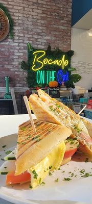 Bocado: Un Petit Bistro by null