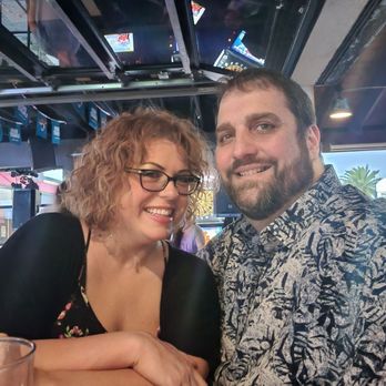 Graffiti Junktion - Enjoying a typical Friday night for karaoke. - American Near Me - Jacksonville Beach, Florida