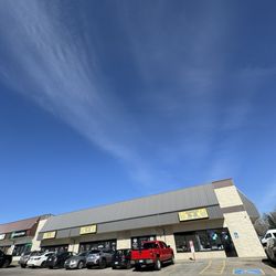 Armbrust Pro Gym - Objects in strip mall are larger than they appear! There's a whole lotta gym in there!
