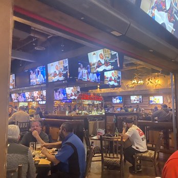 Twin Peaks - American Near Me - Henderson, Nevada