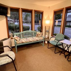 Roseburg Family Dental Care - Cozy lobby