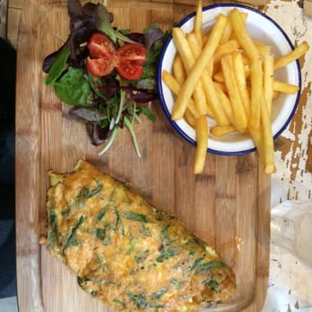 The Parlour - Omelette with cheese and spinach - Salad Near Me - London, XGL The Parlour - Omelette with cheese and spinach - Salad Near Me - London, XGL
