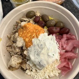 Chicken bowl with the selected fixings Chicken bowl with the selected fixings