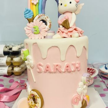 Ji's Cake Boutique - Hello kitty cake - Cupcakes Near Me Ji's Cake Boutique - Hello kitty cake - Cupcakes Near Me