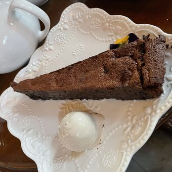 The Culver Hotel Bar & Restaurant - Fallen chocolate cake - Hotels Near Me - Culver City, California The Culver Hotel Bar & Restaurant - Fallen chocolate cake - Hotels Near Me - Culver City, California