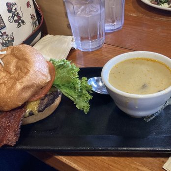 Sunriver Brewing -Oakway Pub - Bacon Brew Burger With a side of soup - New American Near Me - Eugene, Oregon
