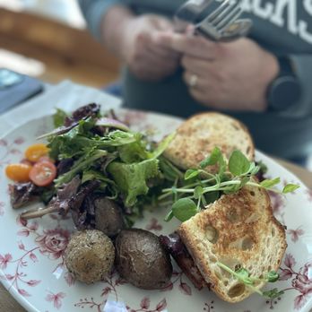 Bistro Mirepoix - BLT - Breakfast & Brunch Near Me - St. Catharines, Ontario Bistro Mirepoix - BLT - Breakfast & Brunch Near Me - St. Catharines, Ontario
