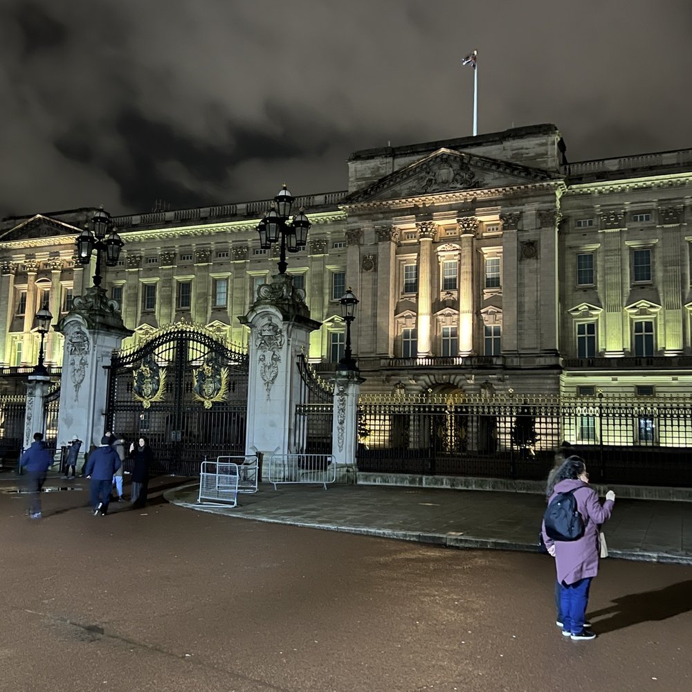 Buckingham Palace - Landmarks & Historical Buildings Near Me - London, XGL