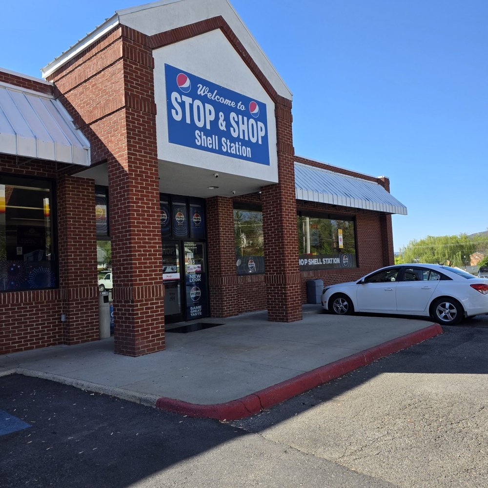 Shell - The Convenience Store storefront. - Gas Stations Near Me - Vinton, Virginia