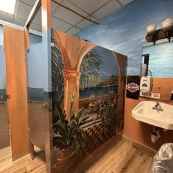 Lizzie Lou's Too - Bathroom
