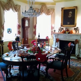 Liberty Hall Museum - Dining room with festive decorations - Landmarks & Historical Buildings Near Me - Union, New Jersey Liberty Hall Museum - Dining room with festive decorations - Landmarks & Historical Buildings Near Me - Union, New Jersey