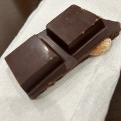 Mignon Chocolate - Dark chocolate almond bark