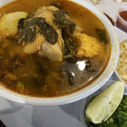 El Antojo Chapin - Large chicken soup