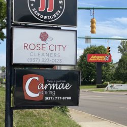 Rose City Cleaners - Entrance