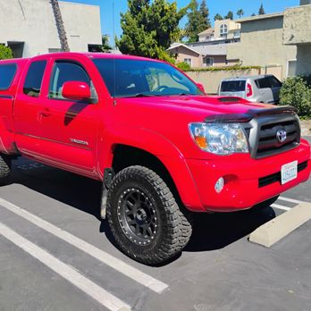 Radical Collision Center - Body Shops Near Me - Los Angeles, California