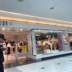 Forever 21 - Front of store