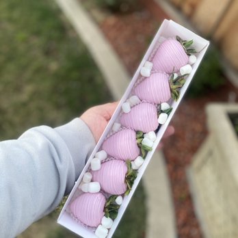 Sweets By Pila - Chocolate covered strawberries - Desserts Near Me